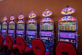 t9 slot အွန်လိုင်း ကတ်ဂိမ်းများ – Poker နှင့် Teen Patti ဂိမ်းများ MMK ဖြင့် ကစားနေသော မြင်ကွင်း